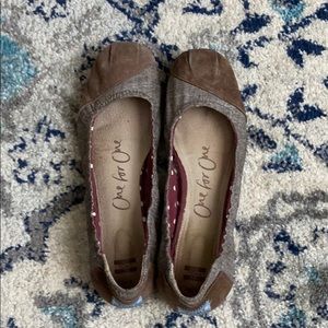 Toms flats W9